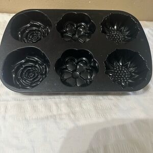 Nordic Ware Bouquet Cast Iron Mini Bundt Cake Pan